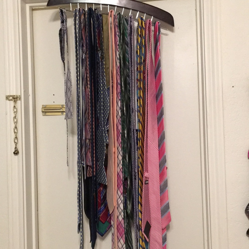 Over 20 men’s ties. Tie hanger included!